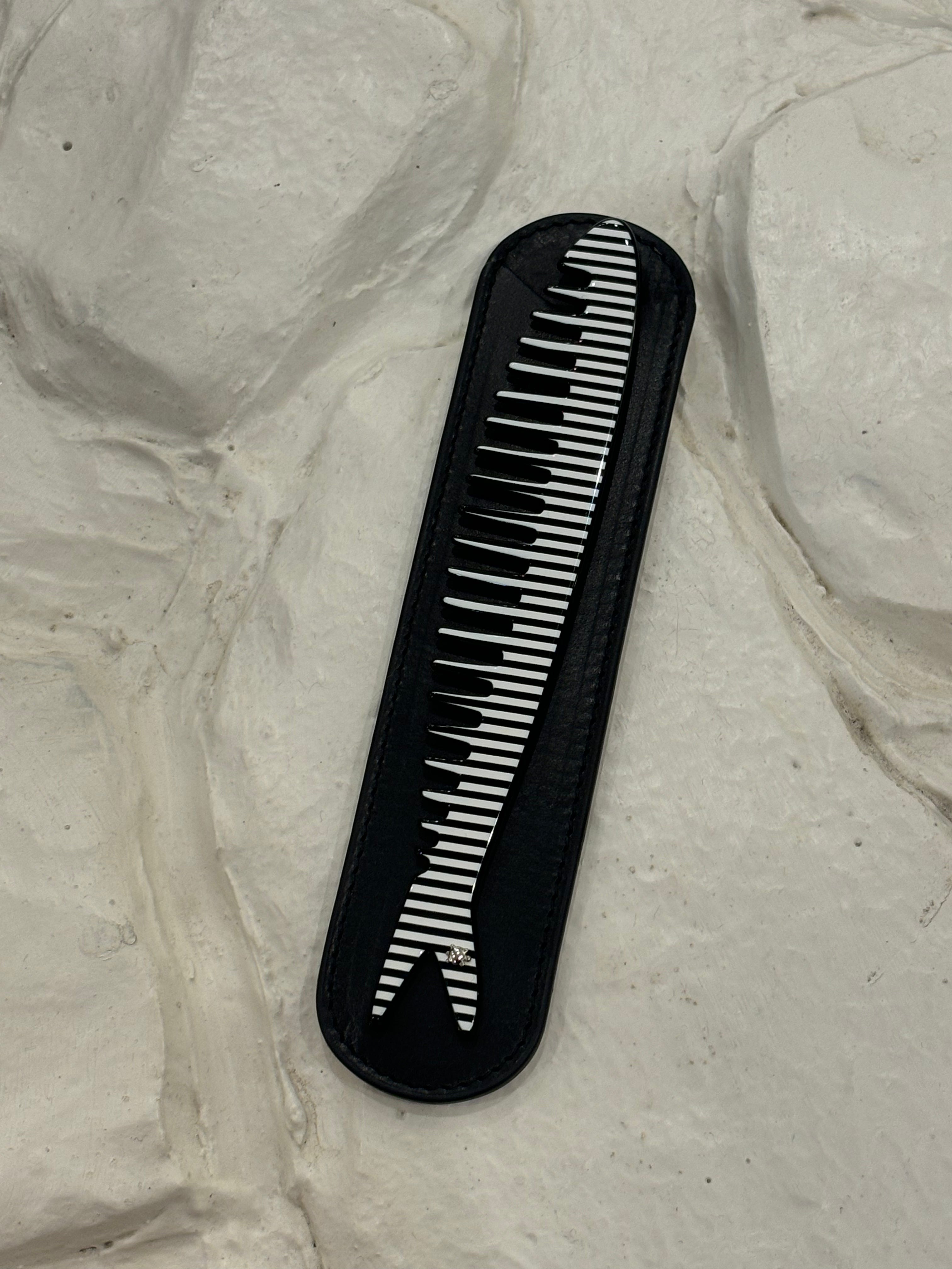 White Stripe Sardine Comb with Leather Pouch