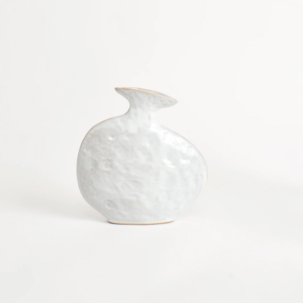 Flat Vase in Shiny White