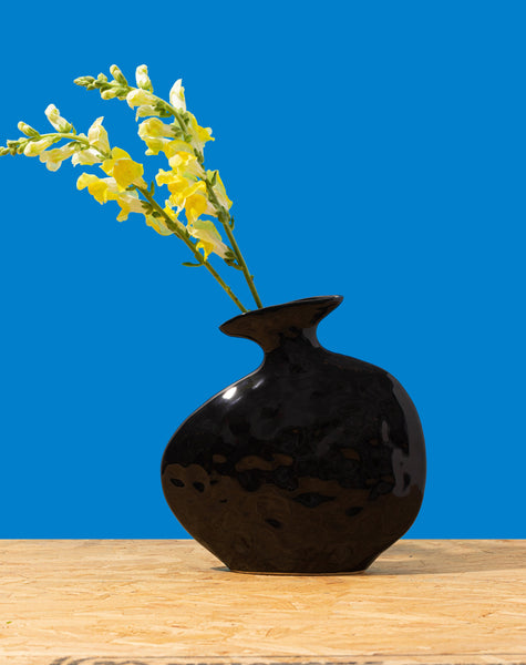 Flat Vase in Black
