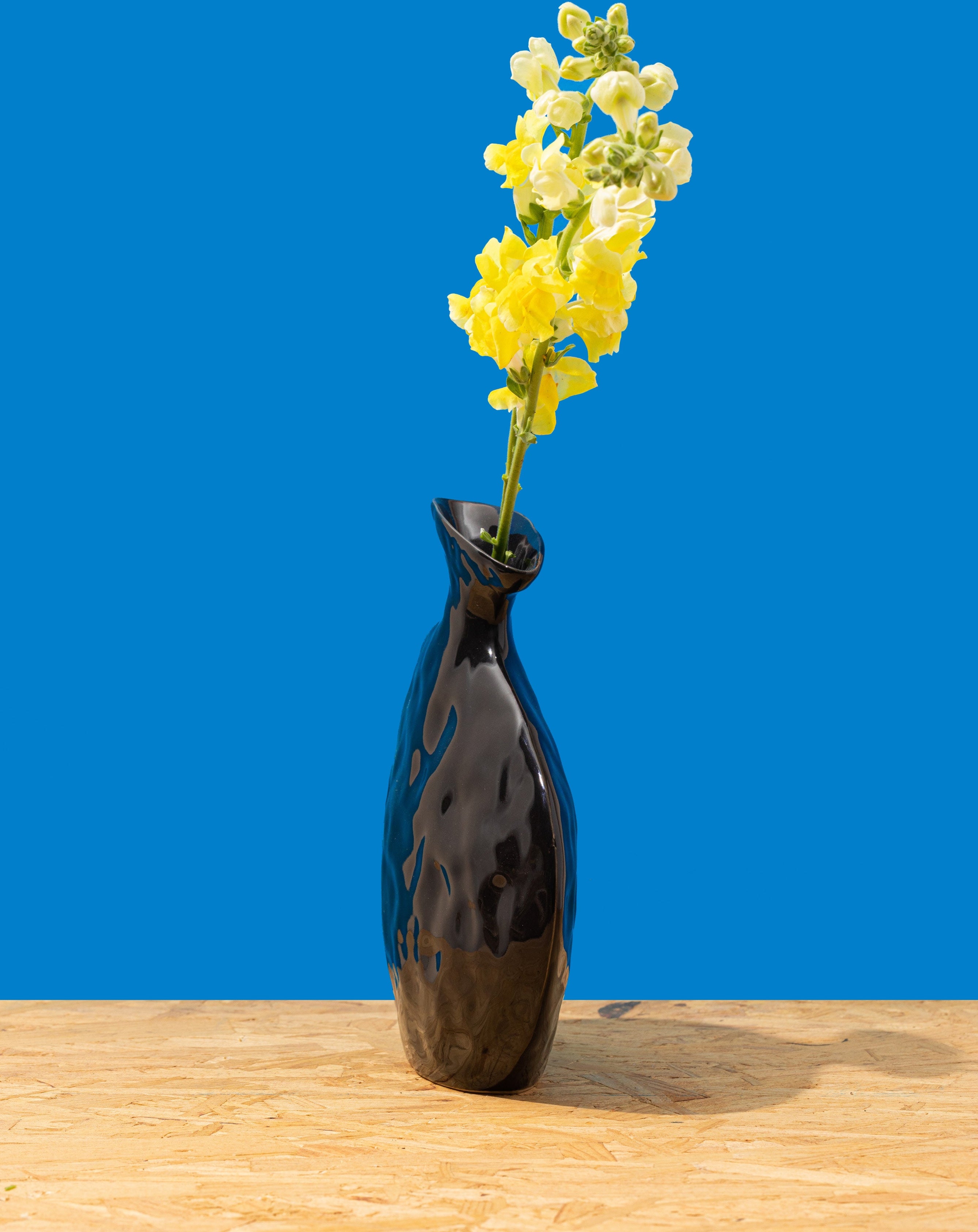Flat Vase in Black